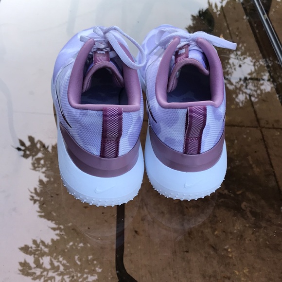 Nike Golf Shoes - Picture 6 of 9